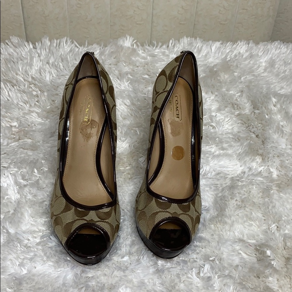 Gorgeous coach shoe - Picture 5 of 5